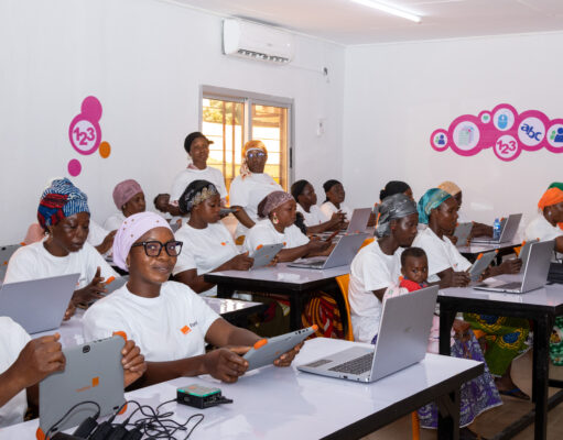 Fondation Orange : plus de 8 650 femmes formées grâce aux Maisons Digitales